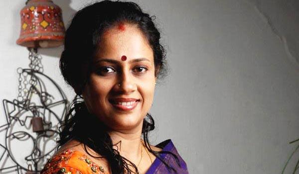 lakshmi-ramakrishnan-is-in-a-issue-with-the-actress-sripriya