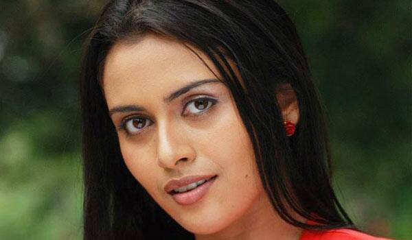 Actress-Dhanya-arrested-for-Rs.130-foregery