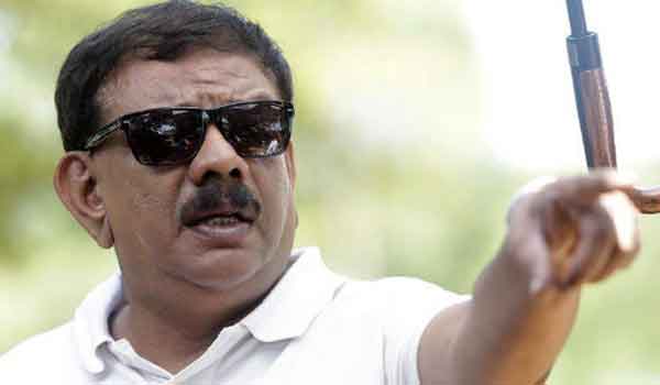 director-priyadarshan-made-a-issue-with-the-theater-owners