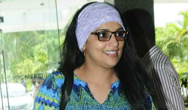 actress-swetha-menon-is-suffering-with-cancer