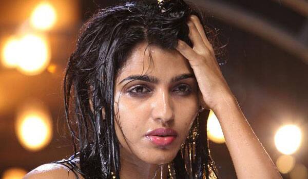 Dhansika-acting-as-prostitute-girl