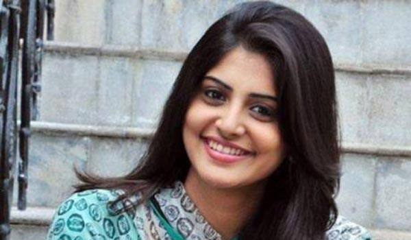 i-wont-act-in-glam-role-says-manjima-mohan