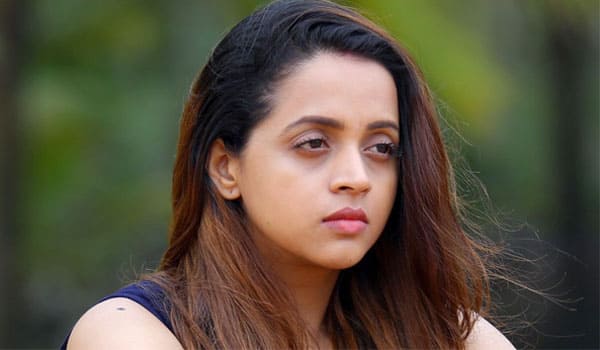 Actress-Bhavana-waylaid-and-harassed