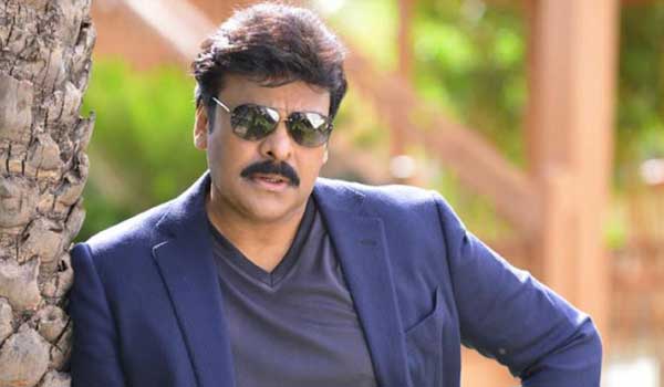 chiranjeevi-travel-with-his-fans-auto
