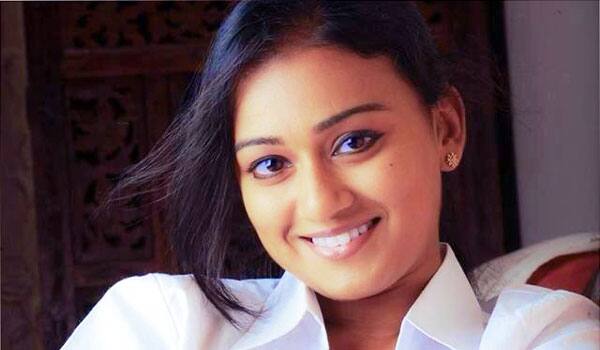 Malayalam-actress-likes-to-act-in-Tamil