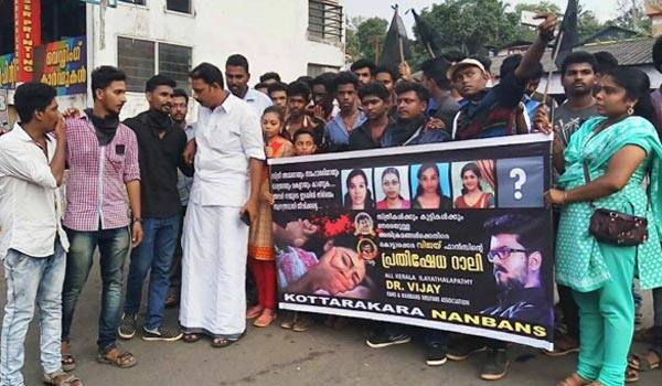 vijai-fans-in-Kerala-made-a-protest-against-the-abuse-of-women