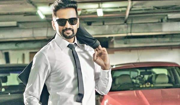 santhanam-gives-promotion-to-the-so-stars-with-him