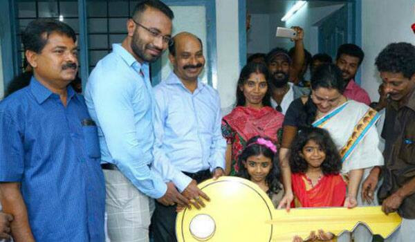Manju-Warrier-gifts-new-home-to-Archa-and-Athira