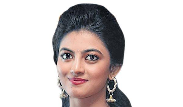 kayal-movie-anandhi-show-proud-to-her-producers