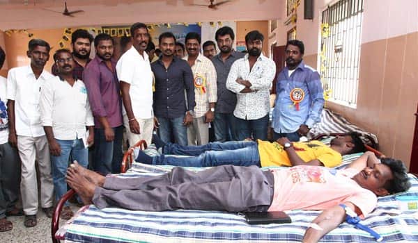 vikram-fans-conducted-blood-donation-camp-on-the-birthday-of-vikram