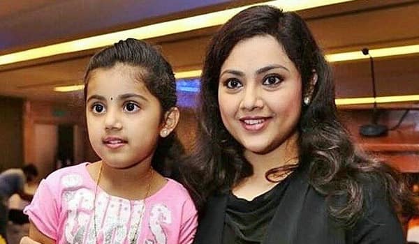 Meena-giving-training-to-her-daughter-on-shooting-spot