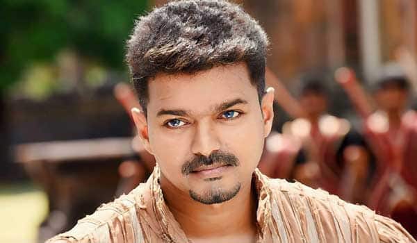 Fans-offers-pooja-for-Vijay-statue