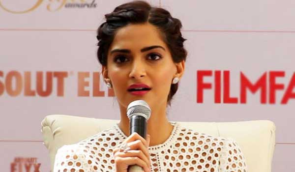 Sonam-revealed-why-she-agreed-to-be-part-of-Sanjay-Dutt-Biopic