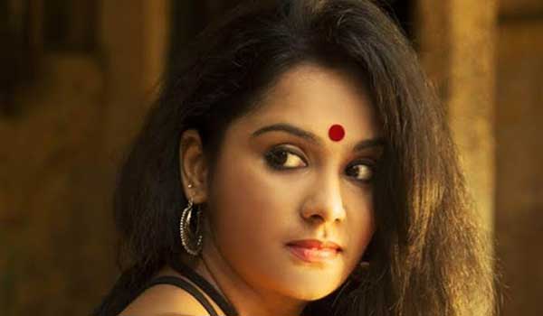 Nayanthara-friend-lakshmi-priya-turns-heroine-in-movie-Pakshi
