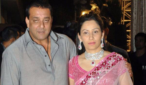 Sanjay-Dutt-try-to-stop-his-wifes-movie-releasing-in-theatre