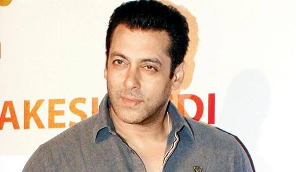 I-dont-feel-comfortable-locking-lips-with-my-actress-says-Salman-Khan