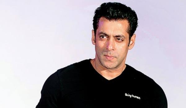 Salman-Khan-decides-to-pay-almost-55-Crore-to-the-distributors