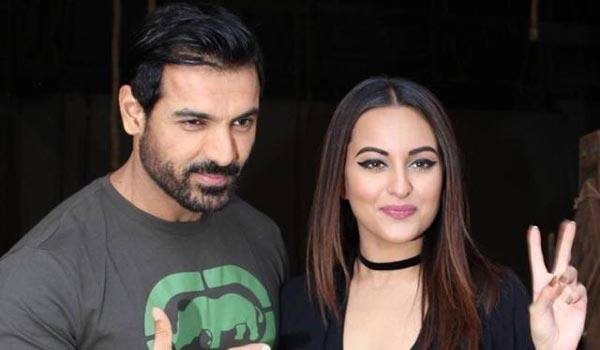 Sonakshi-Sinha-want-to-hire-John-Abraham-as-her-Bodyguard