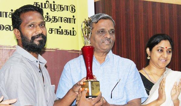 Writers-award-to-Visaranai,-Appa-and-joker