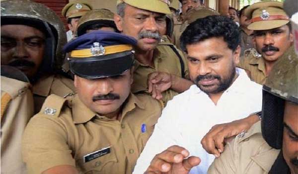 Dileep-comes-out-of-jail-to-perform-fathers-rites-on-death-anniversary