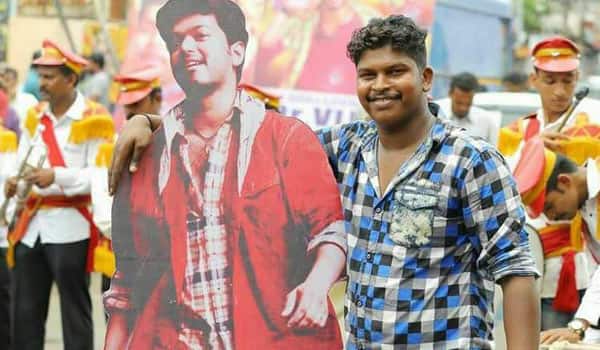 Kerala-Vijay-fan-dead-during-cut-out-:-When-vijay-to-stop-this
