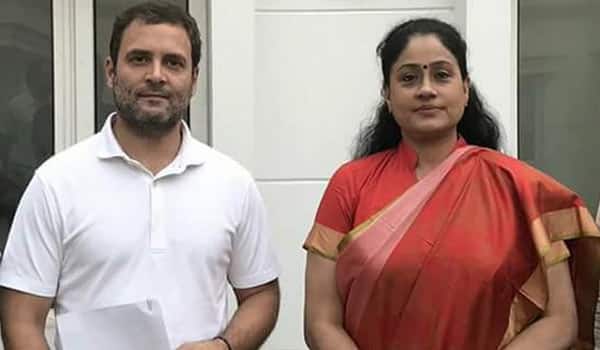 VijayaShanthi-met-Rahul,-again-in-Politics