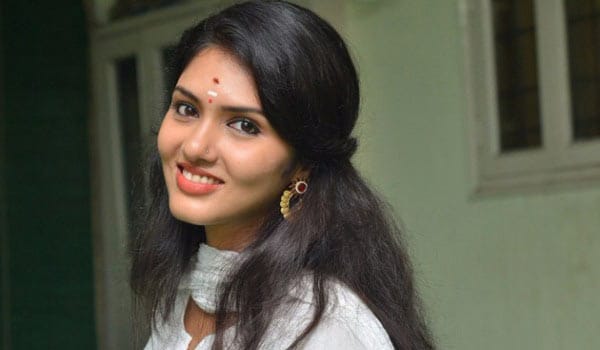 Gayathiri-Suresh-to-debut-in-Telugu