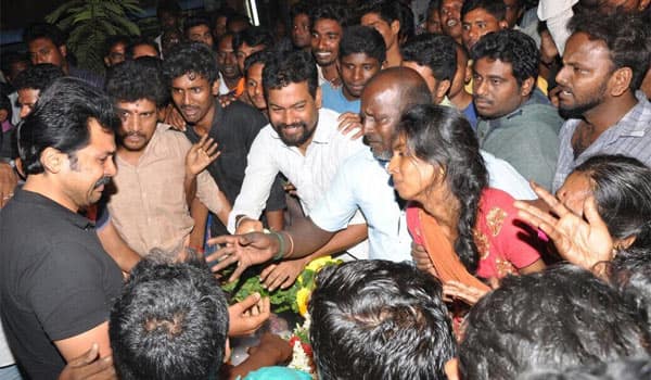 Please-avoid-Night-travel-:-Karthi-request-to-fans