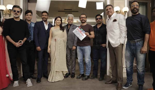 Aamir-Khan-gave-the-mahurat-clap-for-Film-Total-Dhamaal