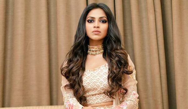 That-man-try-to-sale-me-says-Amalapaul