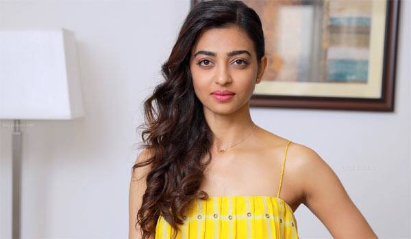 Radhika-Apte-says-that-she-slapped-a-Famous-actor