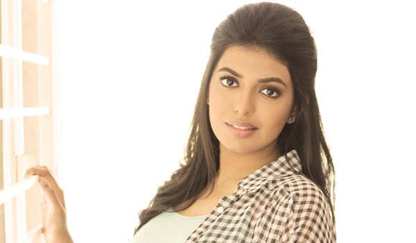 Shivani-committed-in-3-films