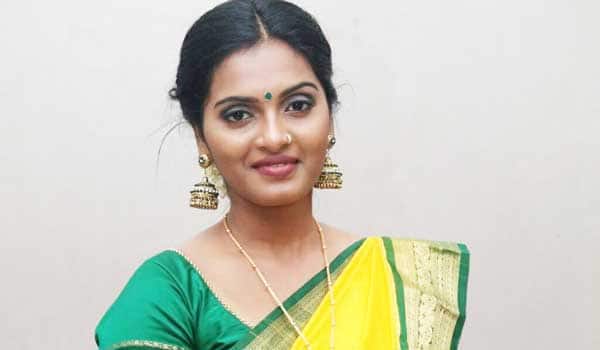 actress-meenakshi-worried-to-wear-saree