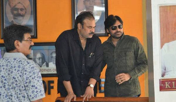 Pawan-Kalyan-sudden-protest-in-front-of-Chamber