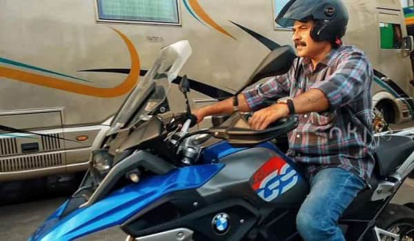 Mammootty-spotted-with-bike-in-Road