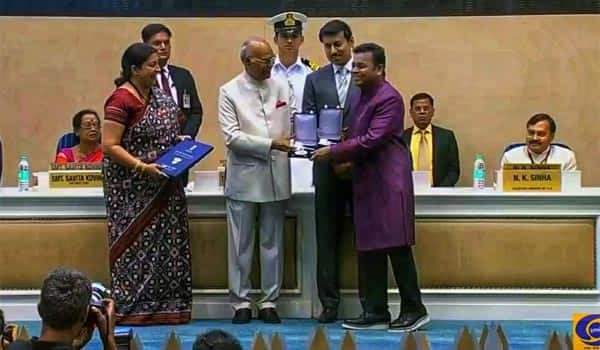 Composer-A-R-Rahman-receiving-a-National-Film-Award