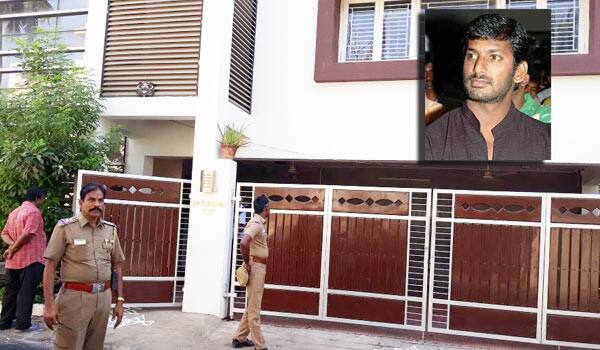 Police-protect-infront-of-Vishal-house
