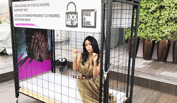 Mallika-Sherawat-locks-herself-in-a-cage