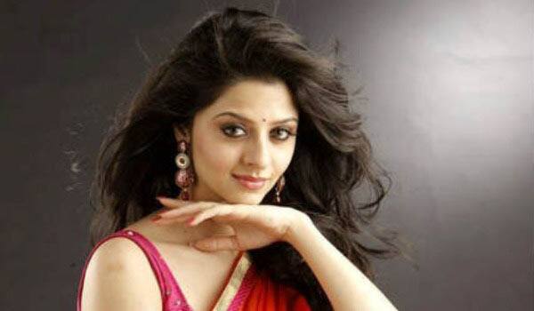 Vedhika-to-debut-in-Jeethu-Josephs-bollywood-entry