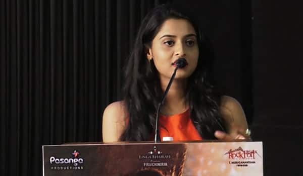 Director-tension-while-heroine-crying-in-pressmeet