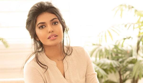 Shivani-Rajasekar-to-debut-in-Tamil-and-Malayalam