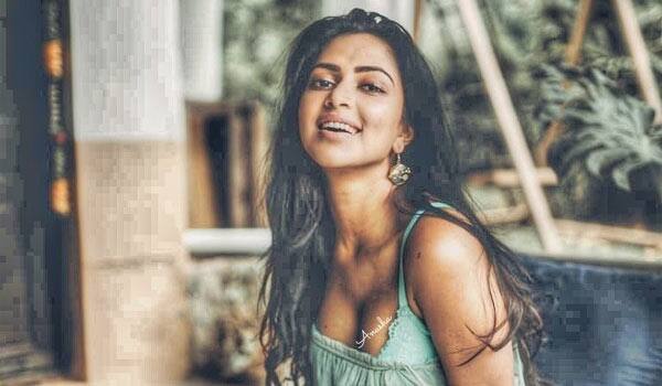 Amalapaul-debut-in-Bollywood