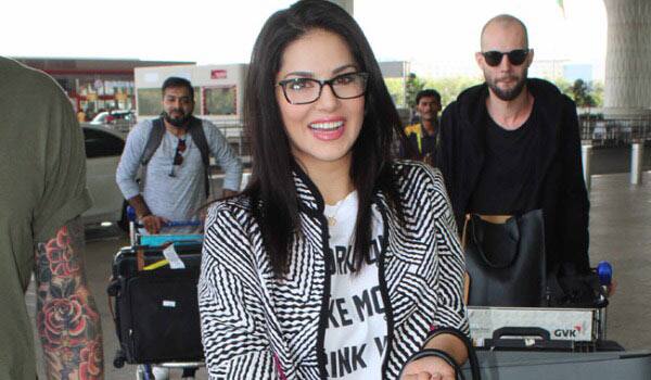 Sunny-Leone-fight-at-airport