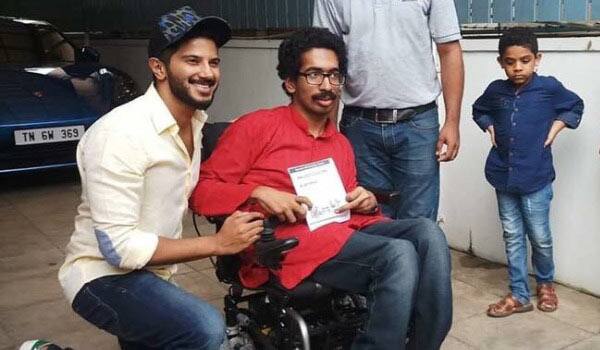 Dulquer-Salman-help-to-Handicap-man