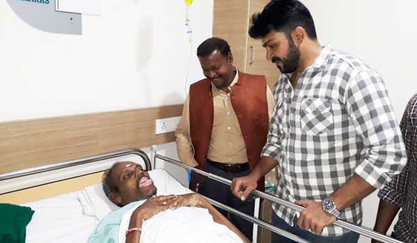 karthi-meets-scientist-who-suffering-in-cancer