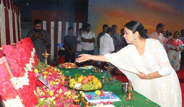 Jyothikas-new-film-begins,-acting-as-Teacher