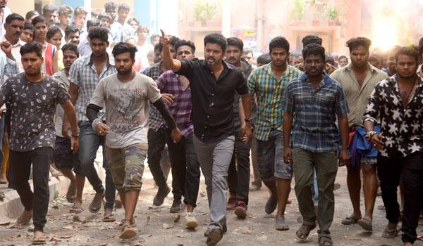 Vijay-helps-to-Cyclone-affected-area-via-fans-club