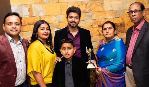 Actor-Vijay-got-IARA-Awards-2018