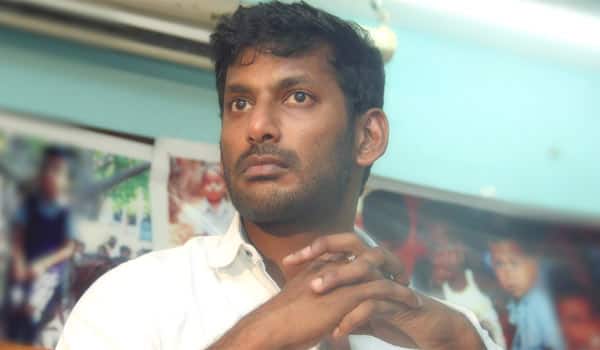 Producers-protest-against-Vishal-and-locked-the-Producer-council-office