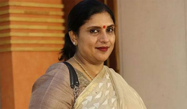 Sripriya-request-to-give-free-napkin-to-students